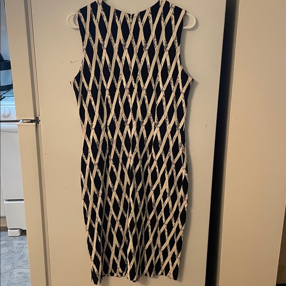 J. McLaughlin Devon Sheath Black Geometric Midi Dress *Imperfection* - Picture 6 of 9